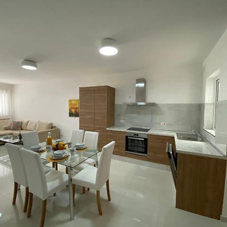 Sunshine Apartments Mellieha - Modern Three Bedroom Ground Floor Apartment With Yard Eksteriør bilde